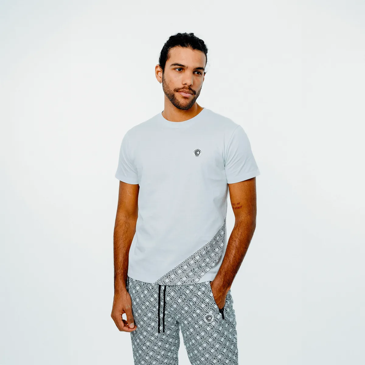 T-shirt blanc en coton partiellement monogrammé